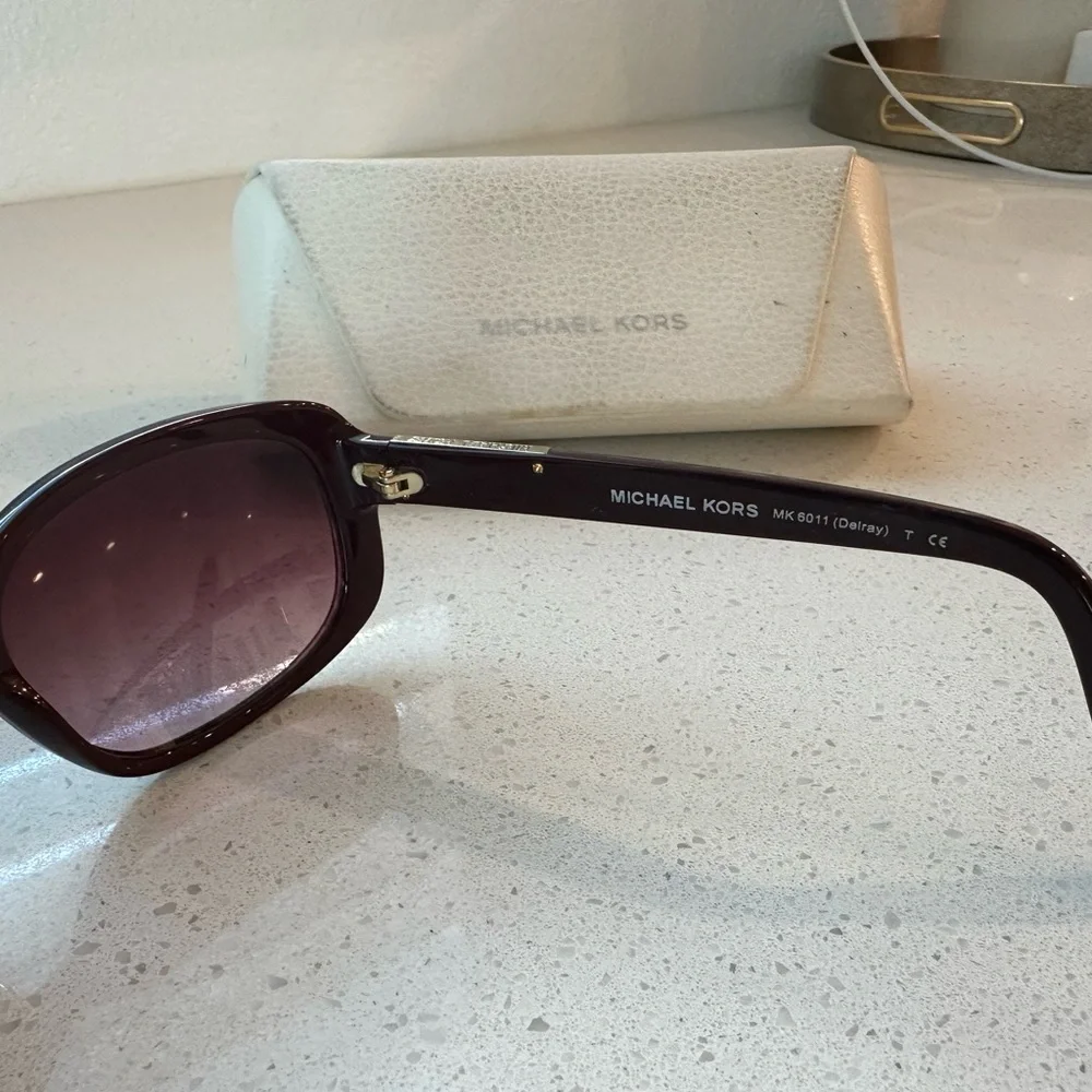 Michael Kors 6011/30188H sunglasses - Picture 6 of 7